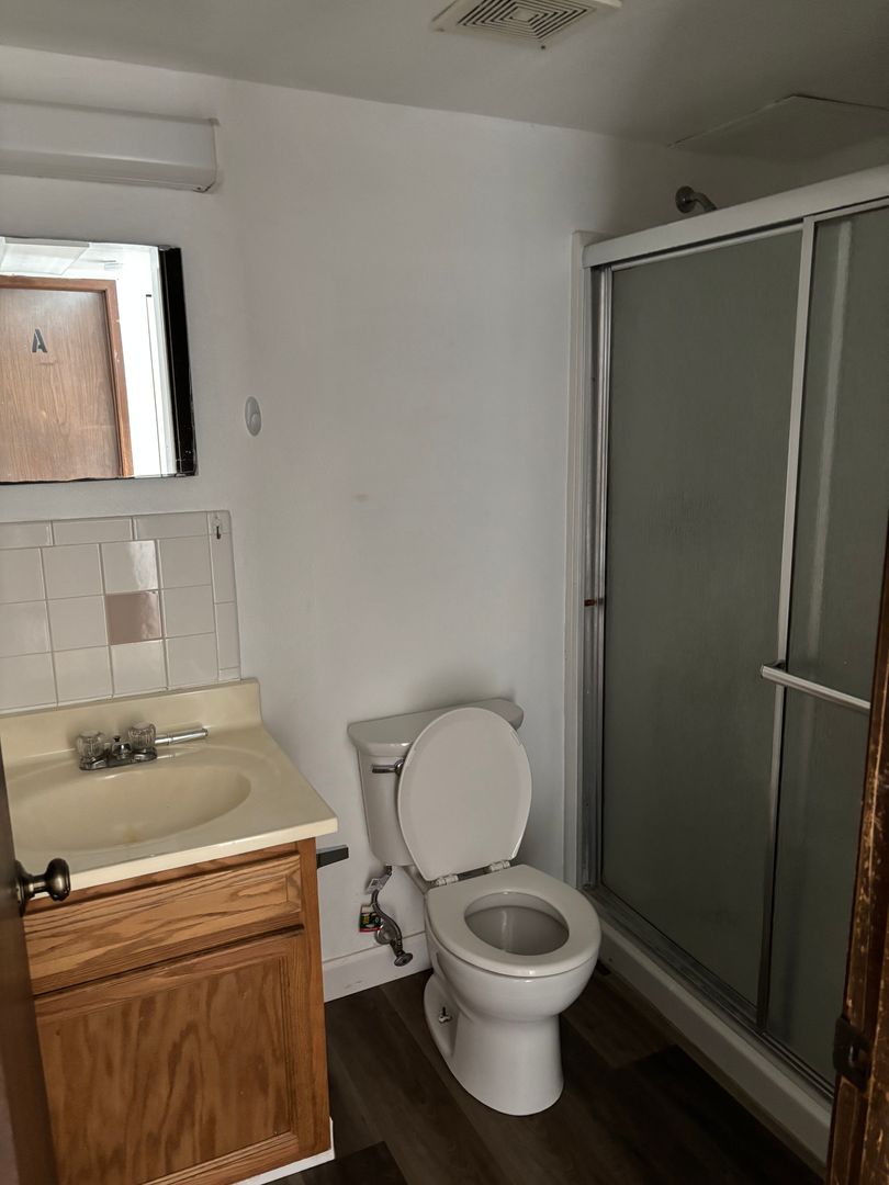 Belleville Apartment: 104 N. 27th St.