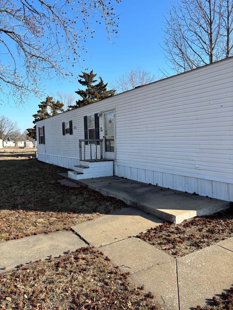 Marissa Apartment: Elm St