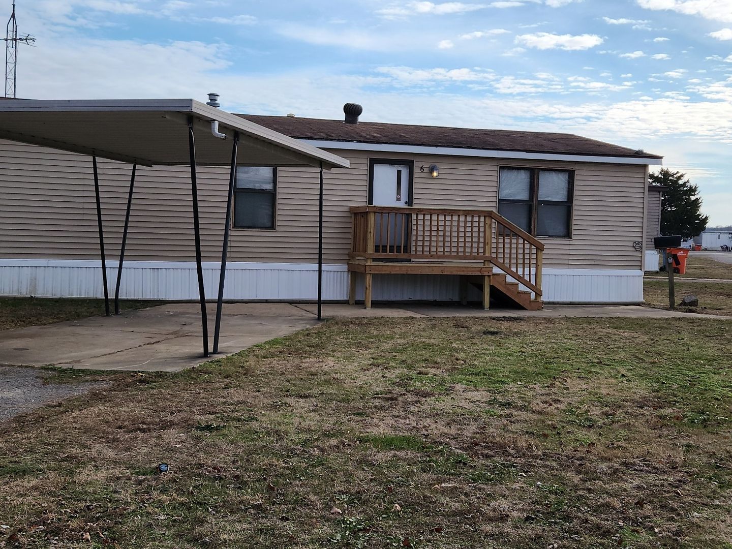 Marissa Apartment: Elm St