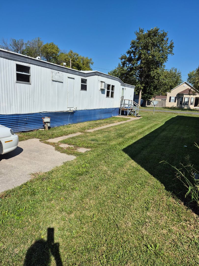 Carrollton Apartment: West Maple Street