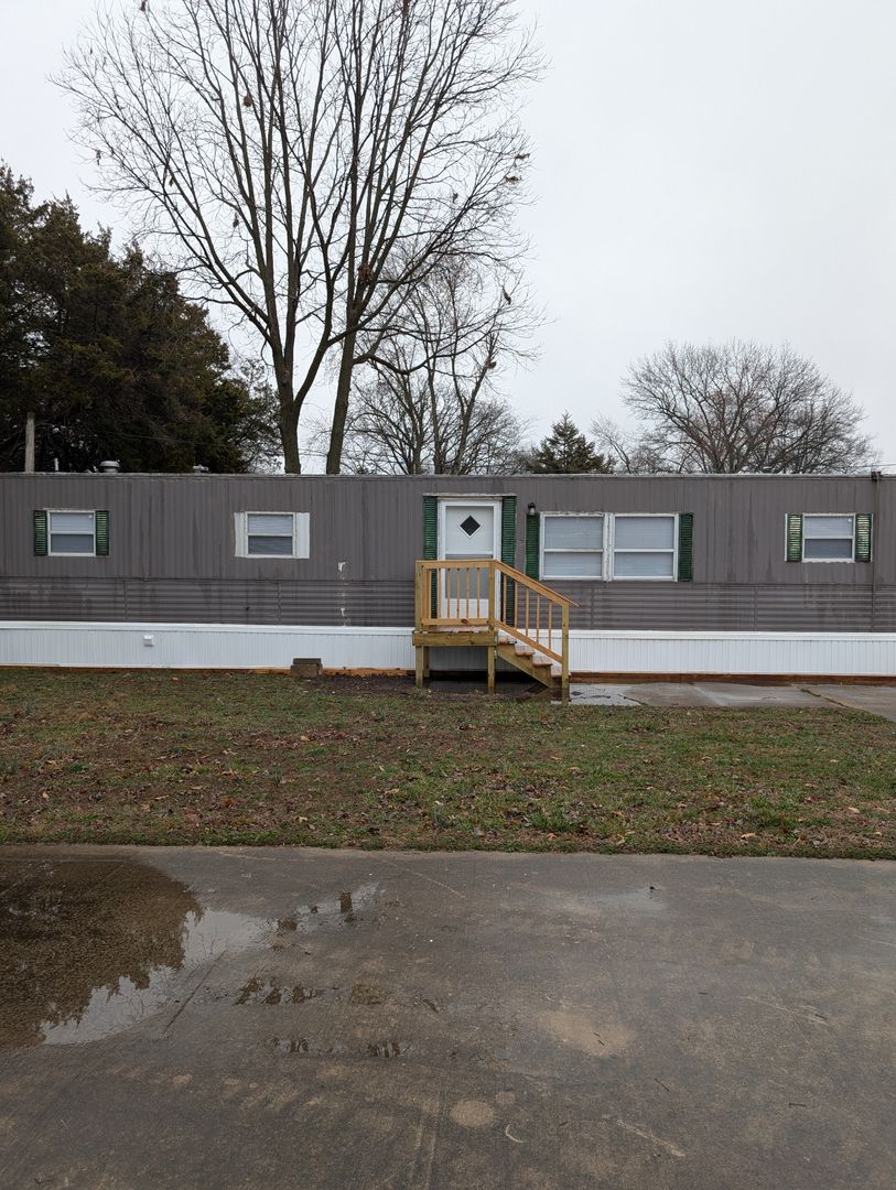 Okawville Apartment: 112 Balsam Ave.