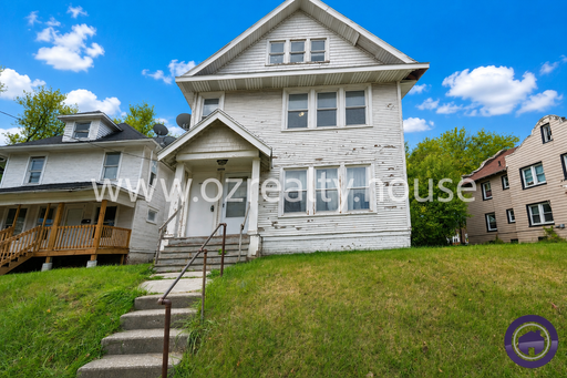 Spacious 3-Bedroom Upper Duplex with Modern Updates! – photo 1