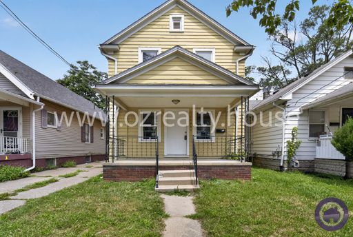 Beautifully Updated 3-Bedroom Home with Garage Parking – photo 1