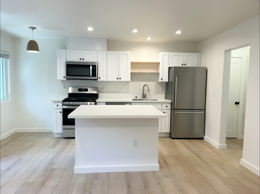1 Bed/1 Bath - Downtown Santa Barbara – photo 1