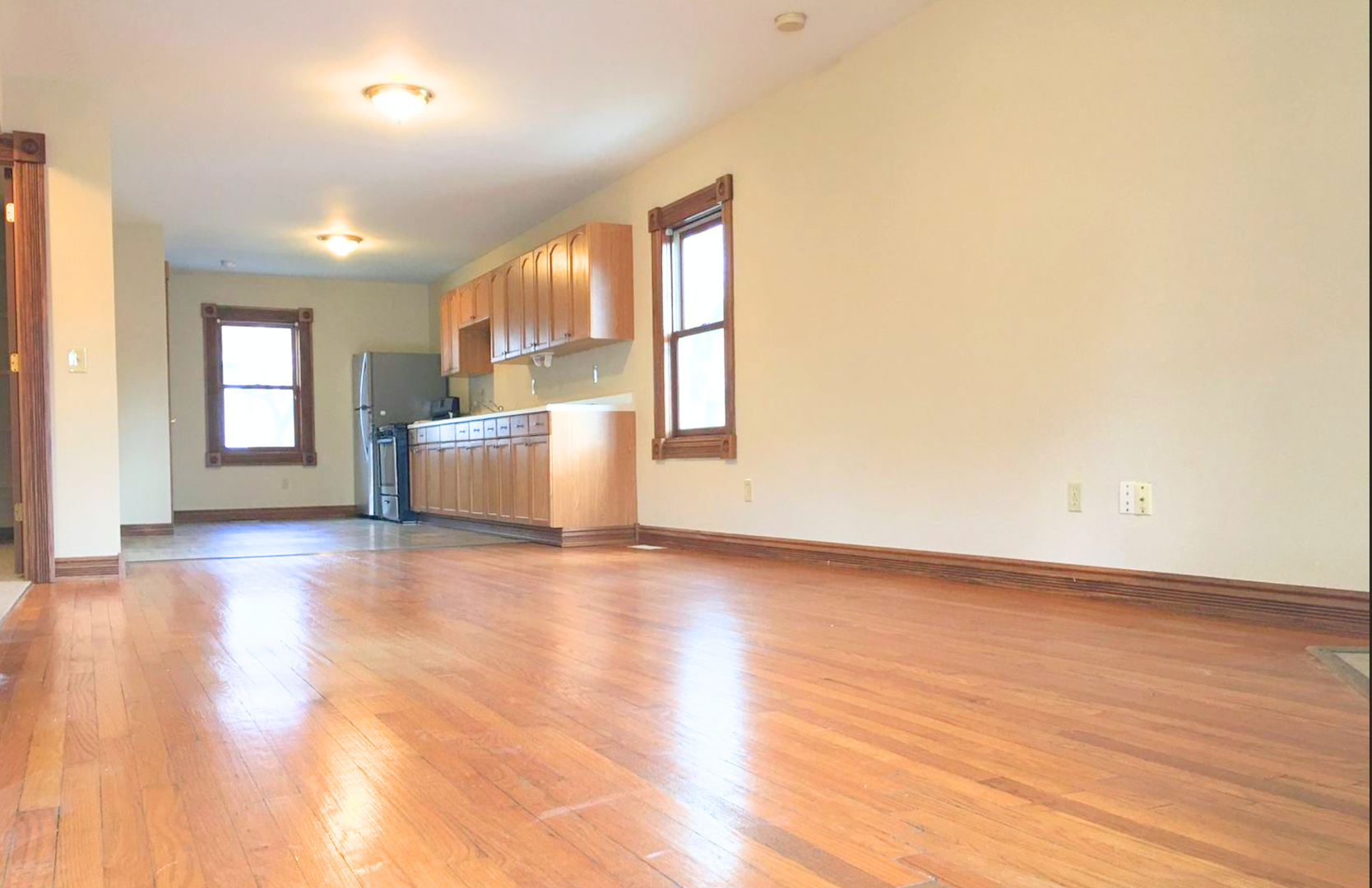 Milwaukee Apartment: 460 E Lincoln Ave