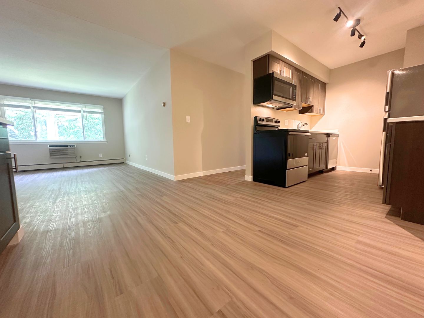 Cedar Plaza Apartments &amp; Townhomes 3 of 5