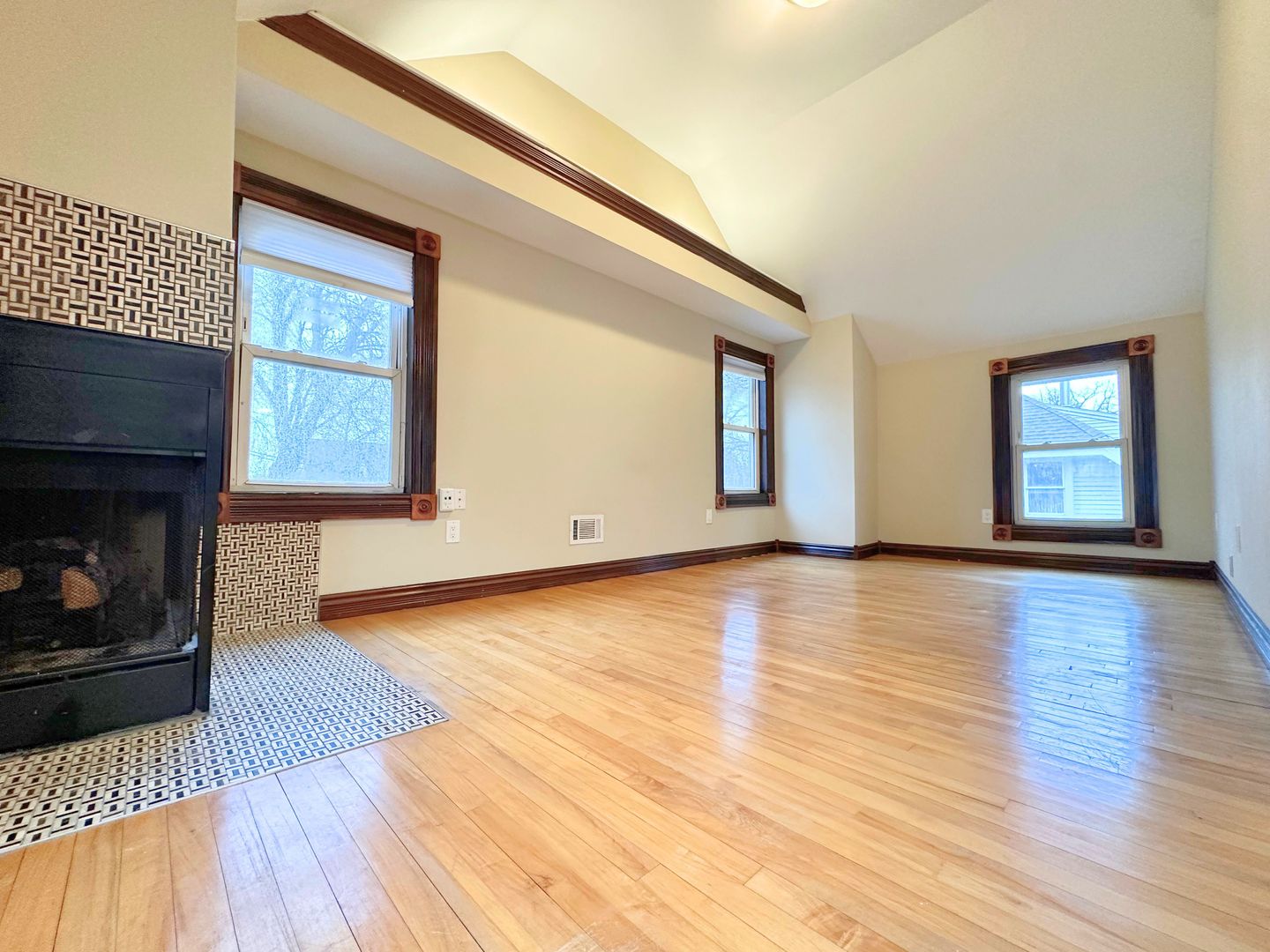 Milwaukee Apartment: 2261-2261A S Mound Street