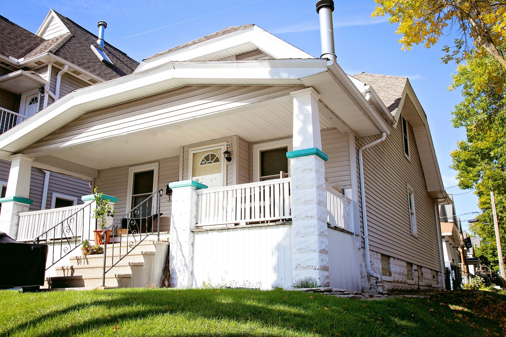 Milwaukee Apartment: 460 E Lincoln Ave