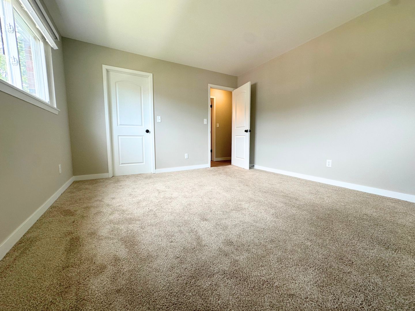 Cedar Plaza Apartments &amp; Townhomes 4 of 5