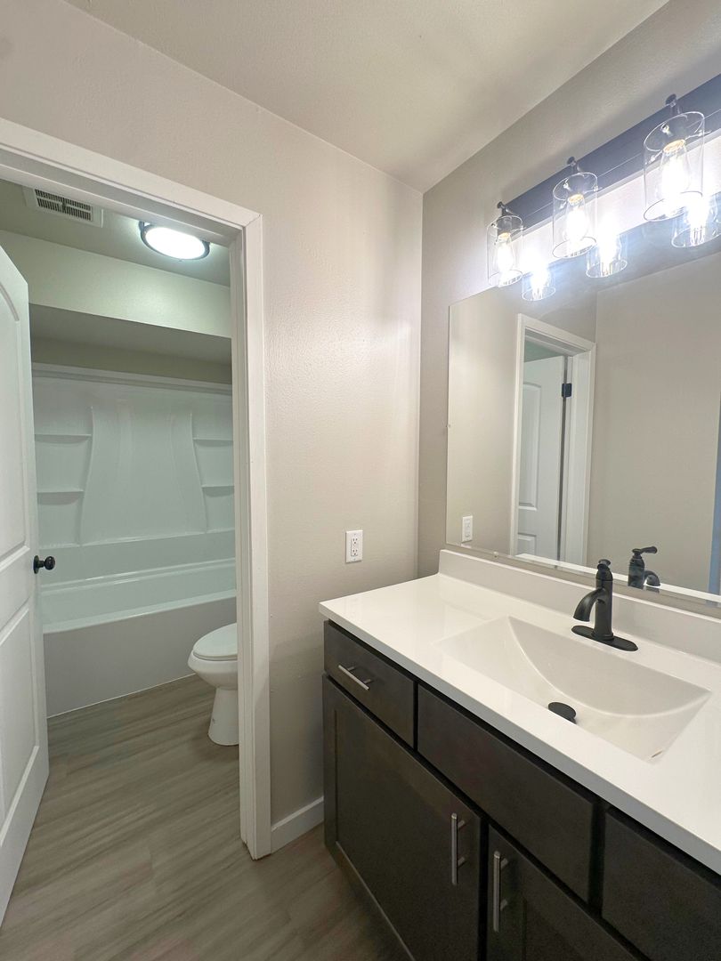 Cedar Plaza Apartments &amp; Townhomes 2 of 5