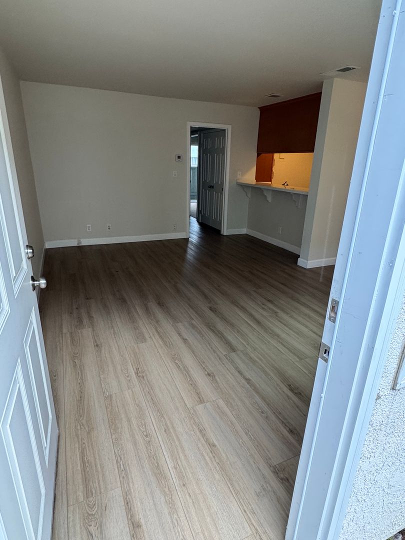 Costa Mesa Apartment: 2311 Elden Avenue