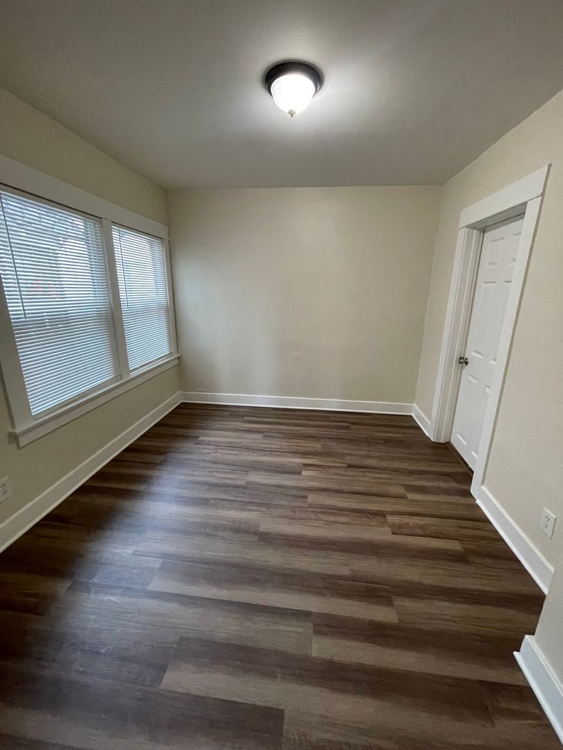 LONG BEACH Apartment: 1059 GLADYS AVENUE