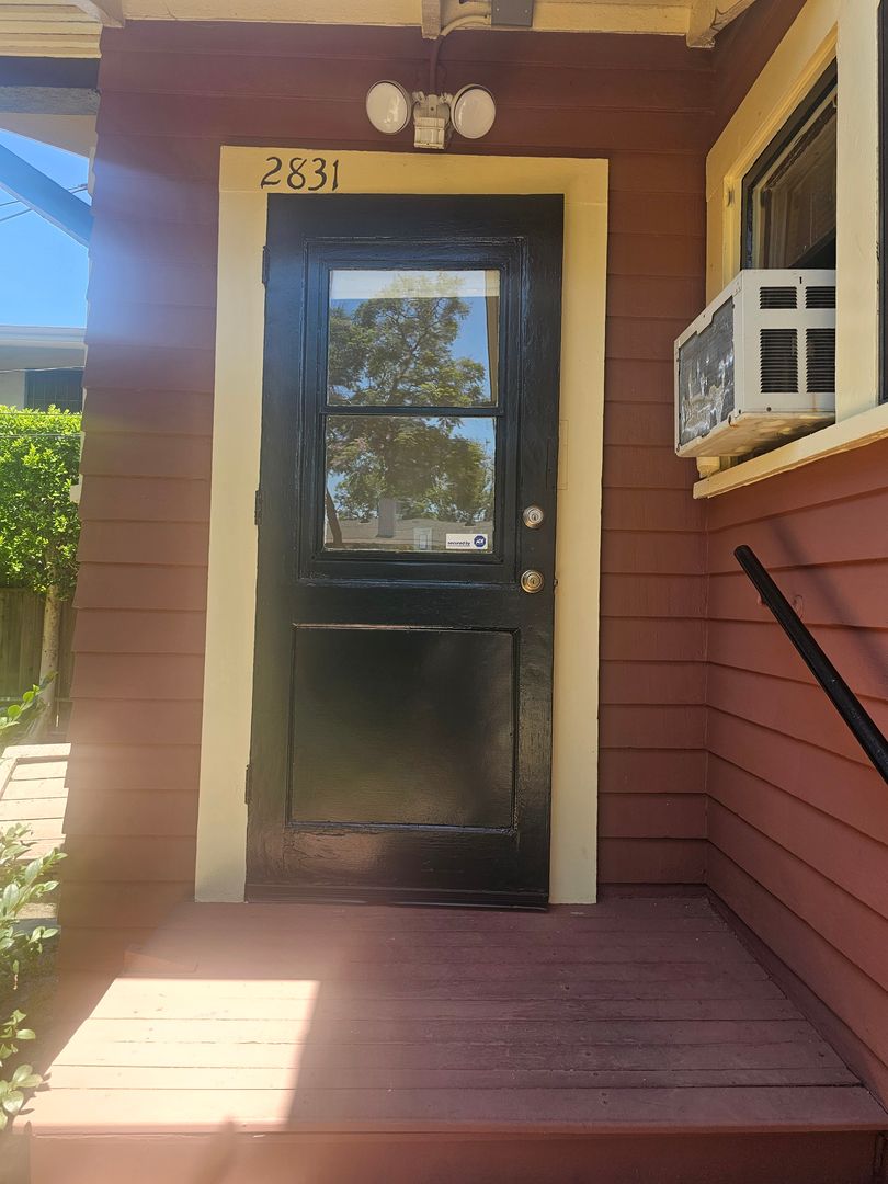 LONG BEACH Apartment: 2831 E. 8TH STREET