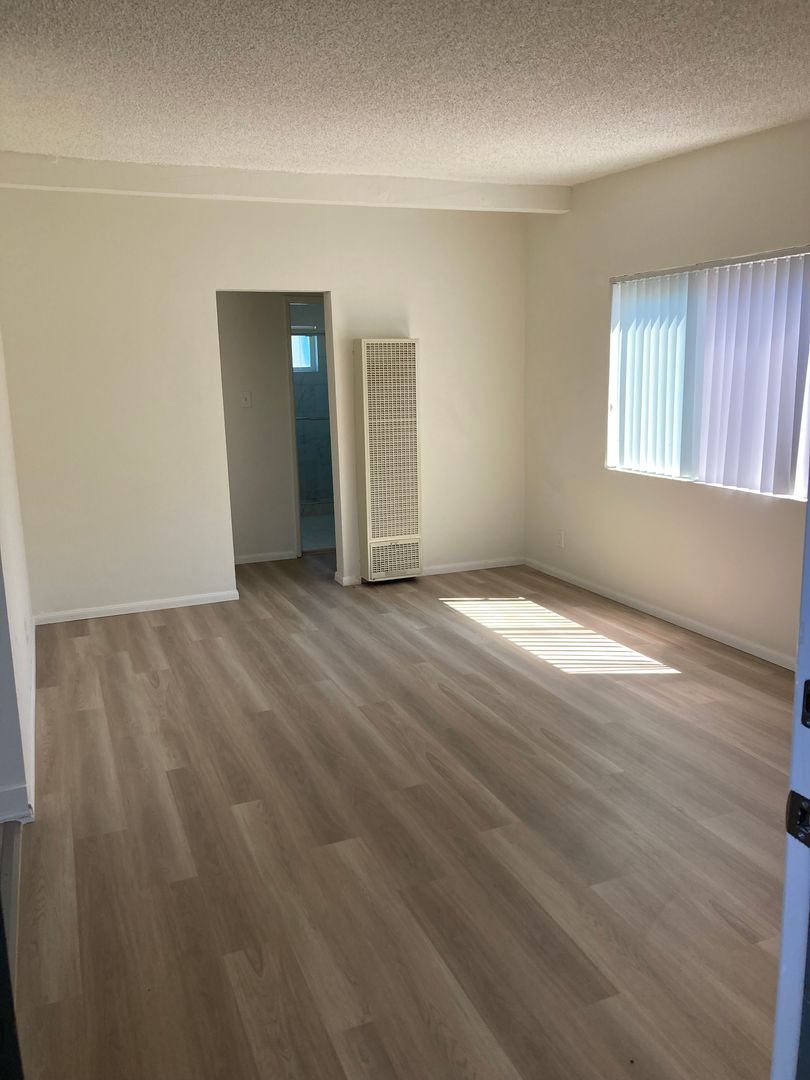 LONG BEACH Apartment: 5020 LINDEN AVENUE