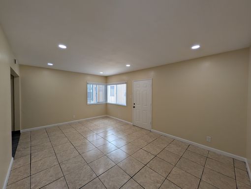 Beautiful Lower 1BD/ 1BA WITH COMPLETE NEW REMODELED KITCHEN – photo 1