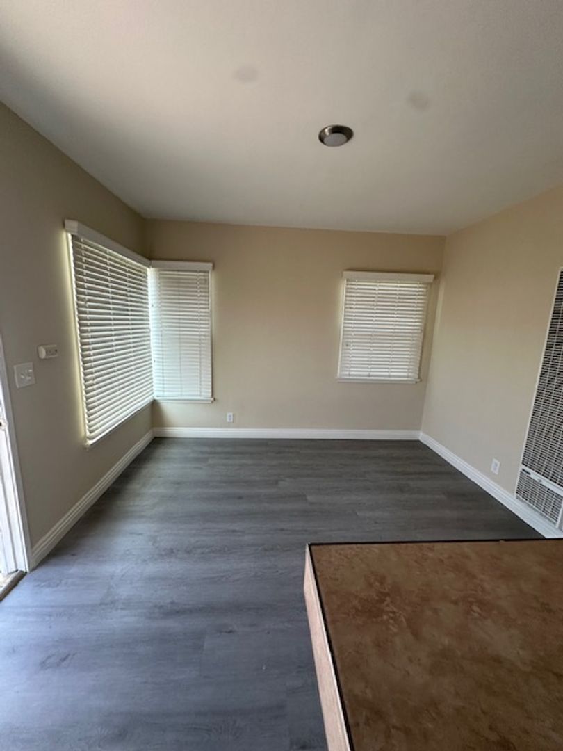 LONG BEACH Apartment: 22 E. 52ND ST