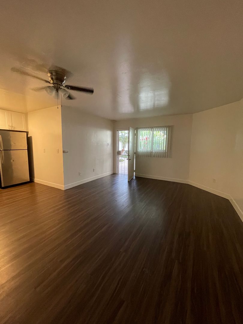 LONG BEACH Apartment: 550 TEMPLE AVE