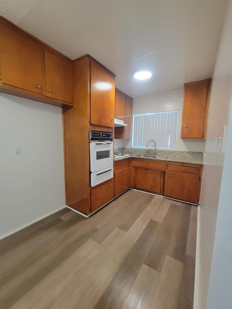 WHITTIER Apartment: 7331 NEWLIN AVE.
