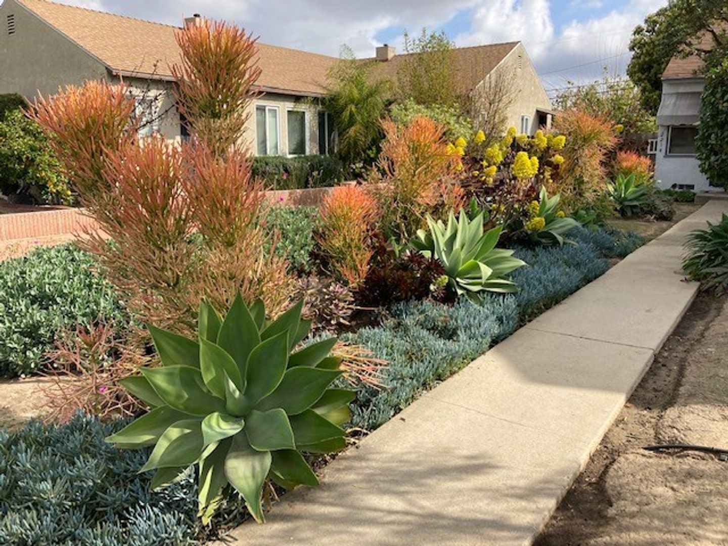 LONG BEACH Apartment: 2212 - 14 GRAND AVENUE