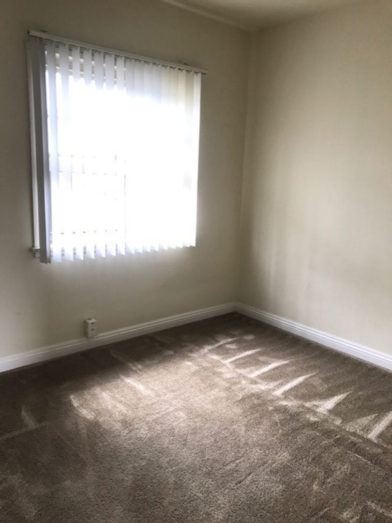 LONG BEACH Apartment: 22 E. 52ND ST