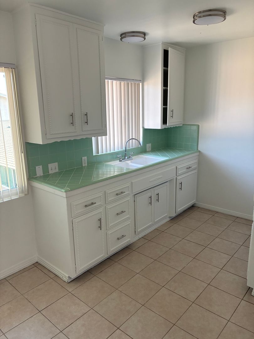 DOWNEY Apartment: 10511 ARRINGTON AVE.