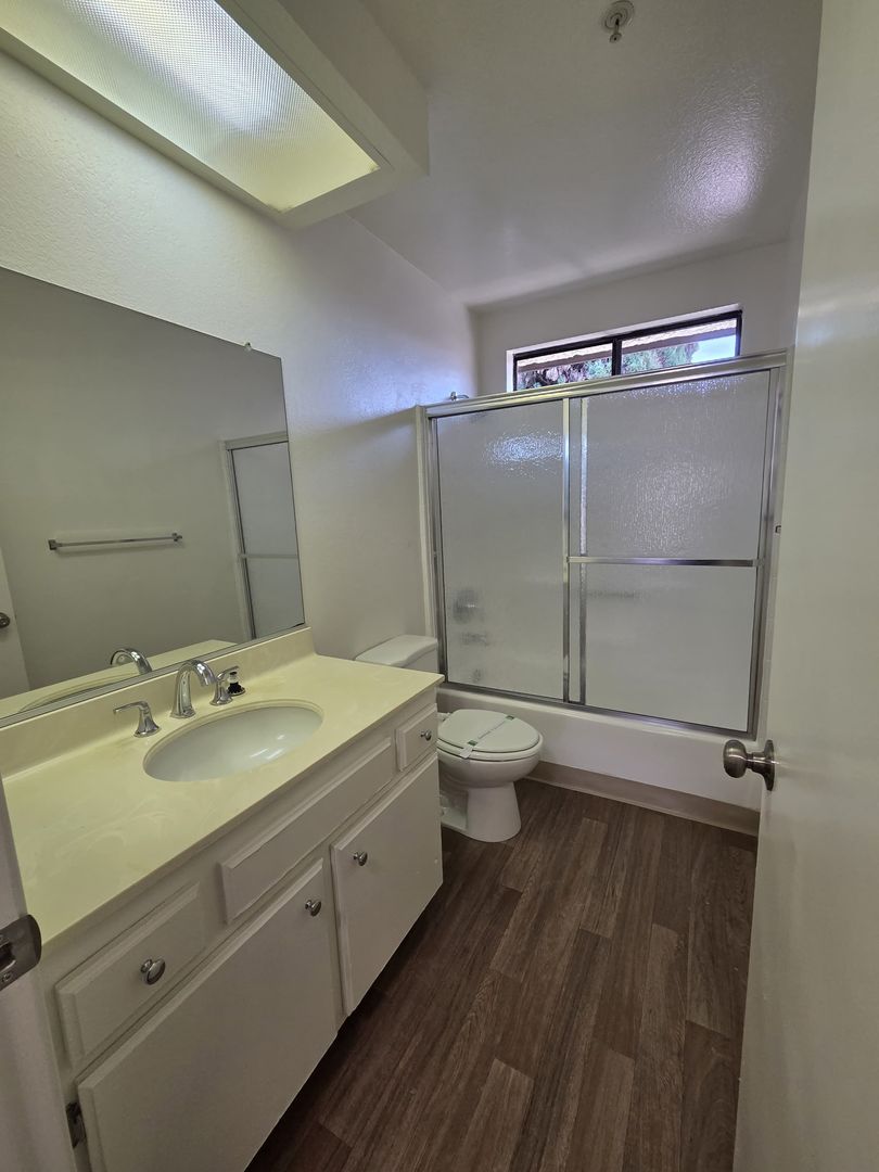 HAWTHORNE Apartment: 12400 EUCALYPTUS AVE