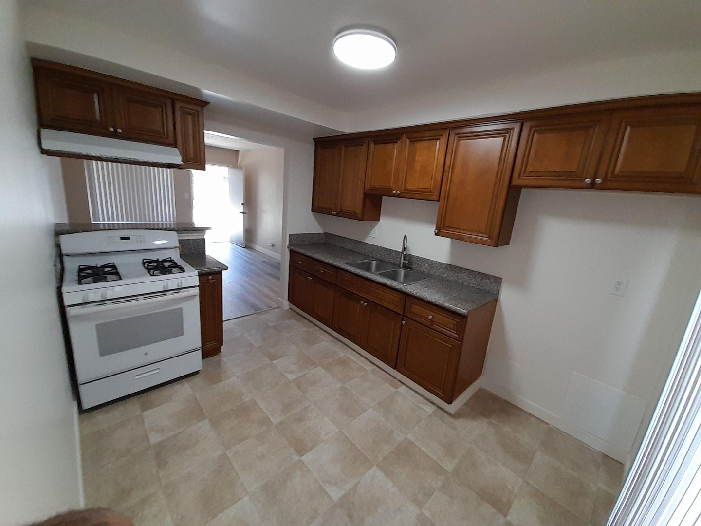 DOWNEY Apartment: 8547 IMPERIAL HIGHWAY