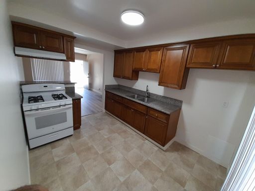 2 BEDROOM 1 BATHROOM DOWNSTAIRS UPGRADED APARTMENT WITH PATIO – photo 1