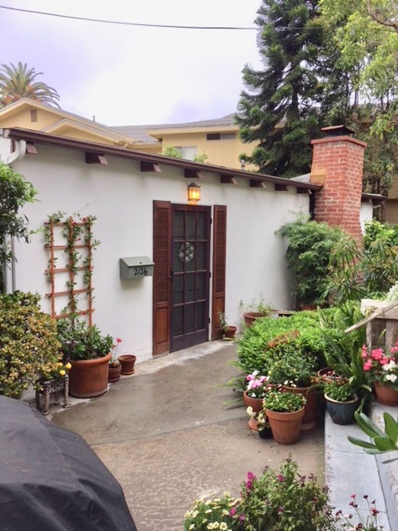 LONG BEACH Apartment: 2122-2136 E. 2ND ST.