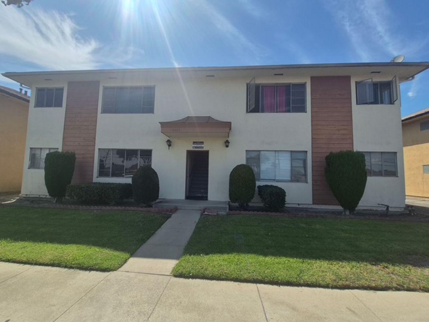 BELLFLOWER Apartment: 14017-14037 WOODRUFF AVE