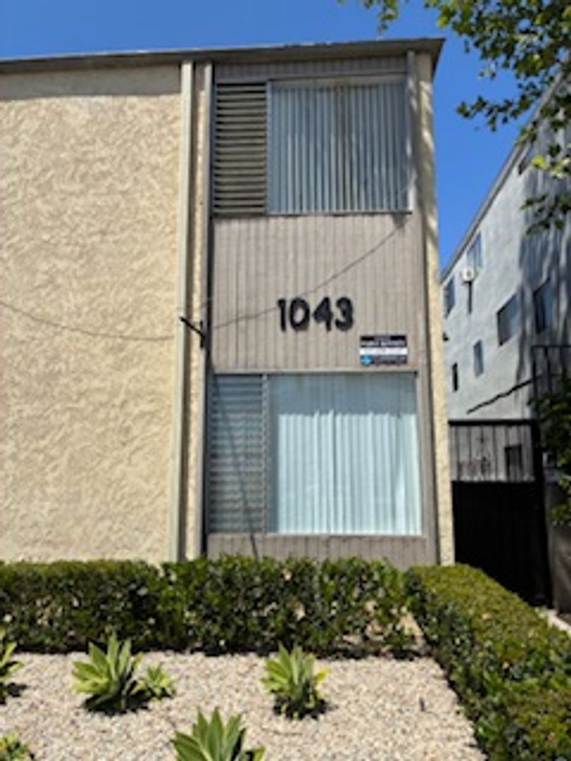 LONG BEACH Apartment: 1043 NEWPORT AVENUE