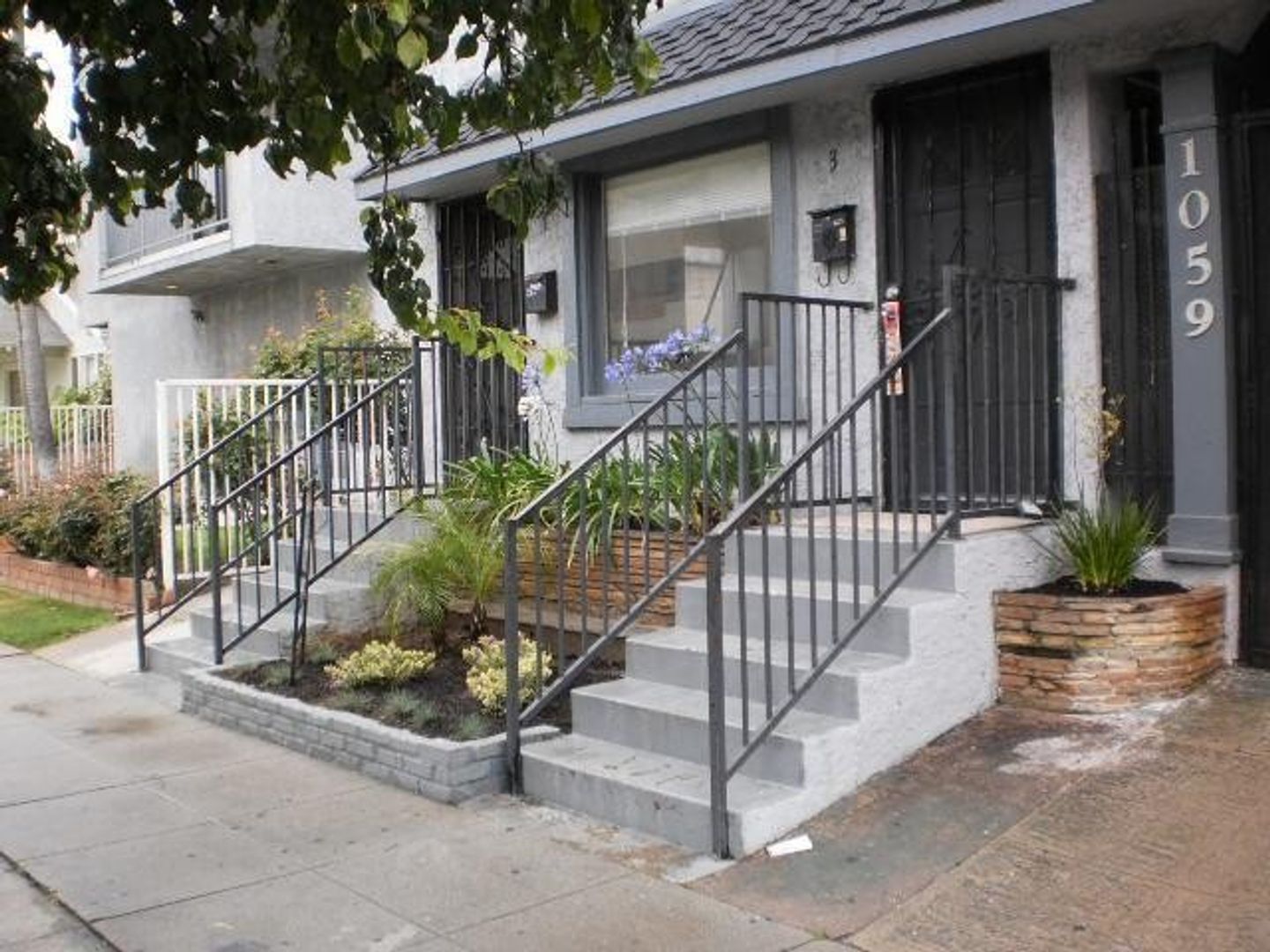 LONG BEACH Apartment: 1059 GLADYS AVENUE