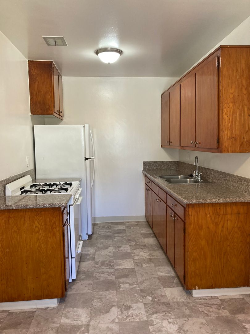 LONG BEACH Apartment: 5020 LINDEN AVENUE