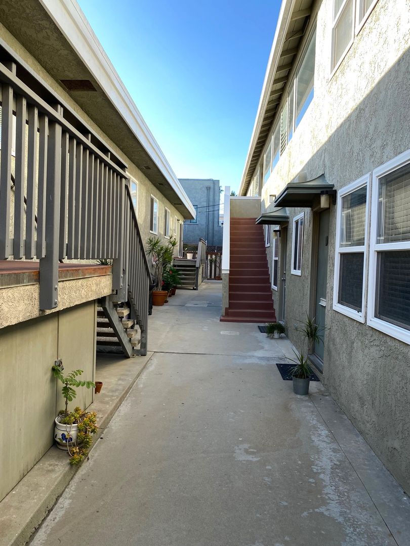 SEAL BEACH Apartment: 1016 OCEAN AVE.