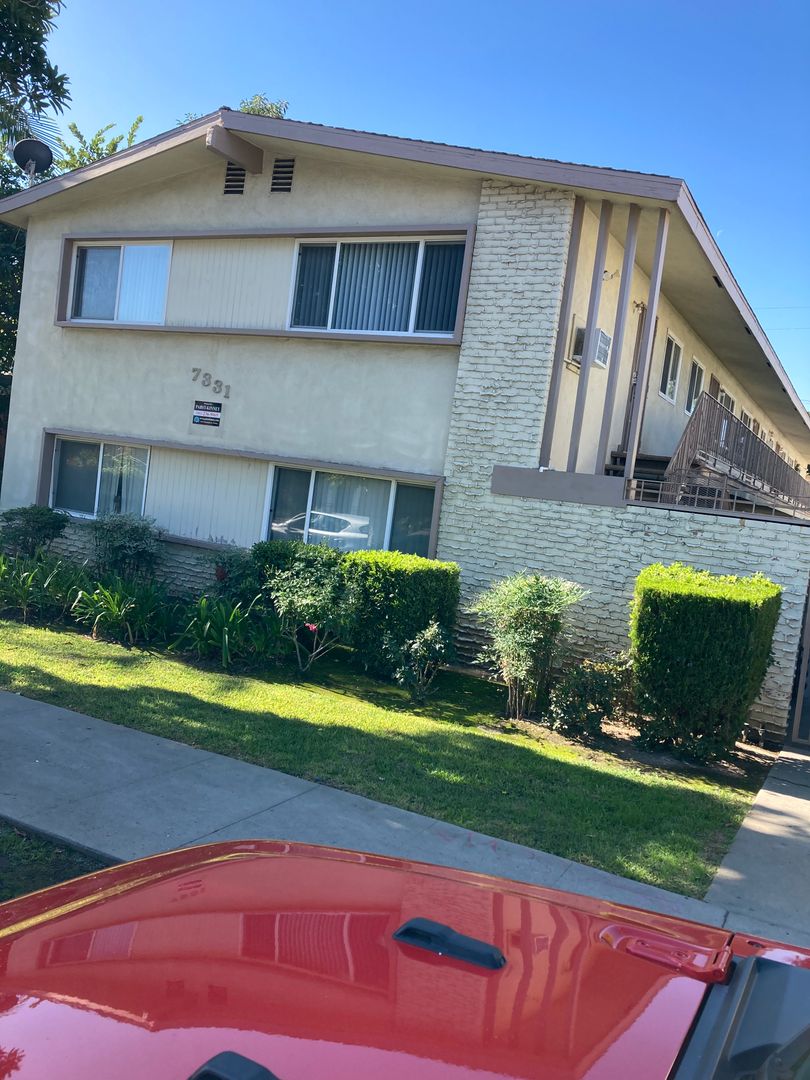 WHITTIER Apartment: 7331 NEWLIN AVE.