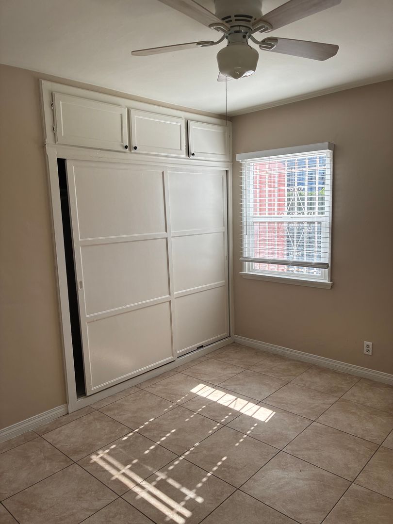 LONG BEACH Apartment: 1111-15 WALNUT AVE.