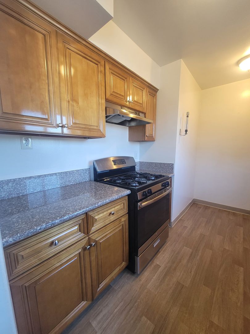 DOWNEY Apartment: 11628 GURLEY AVE