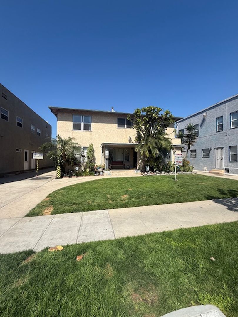 LONG BEACH Apartment: 1129-31 E.3RD ST