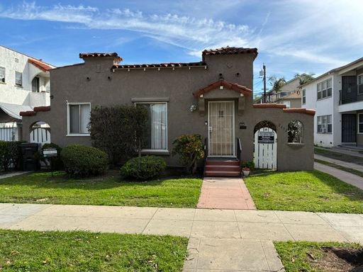 Move in Special 1/2 off first month's rent 1 bed, 1 bath – photo 1