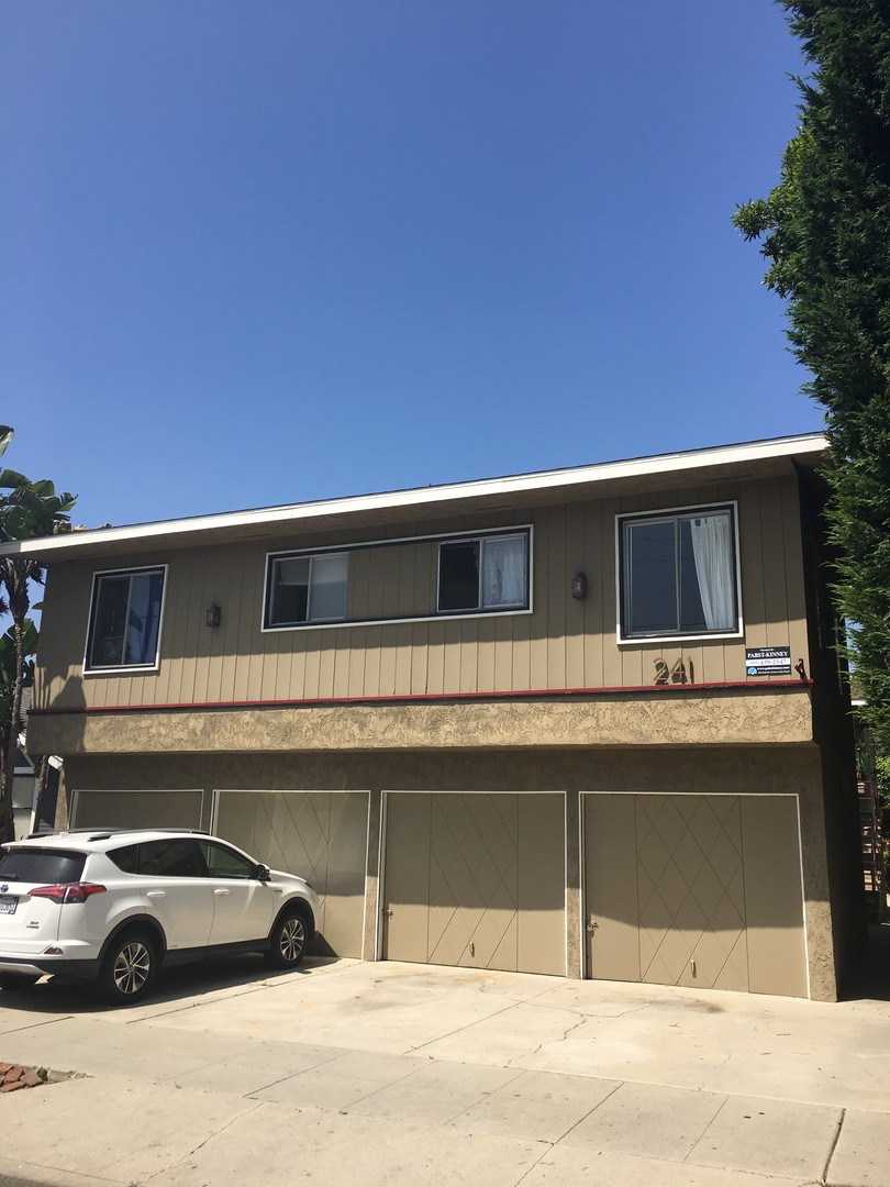 LONG BEACH Apartment: 241 NEWPORT AVE