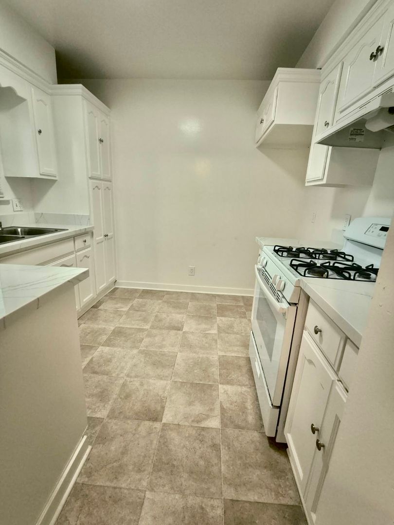 DOWNEY Apartment: 11628 GURLEY AVE