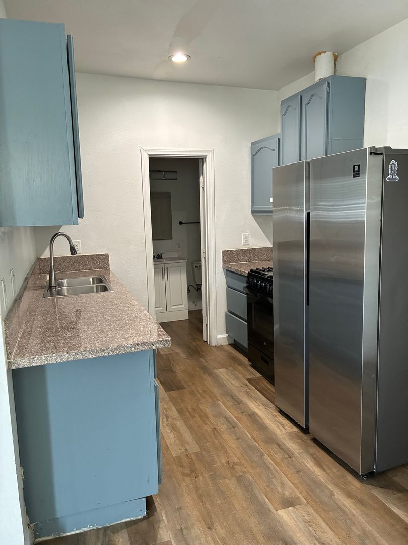 LONG BEACH Apartment: 456 MARKET AVE