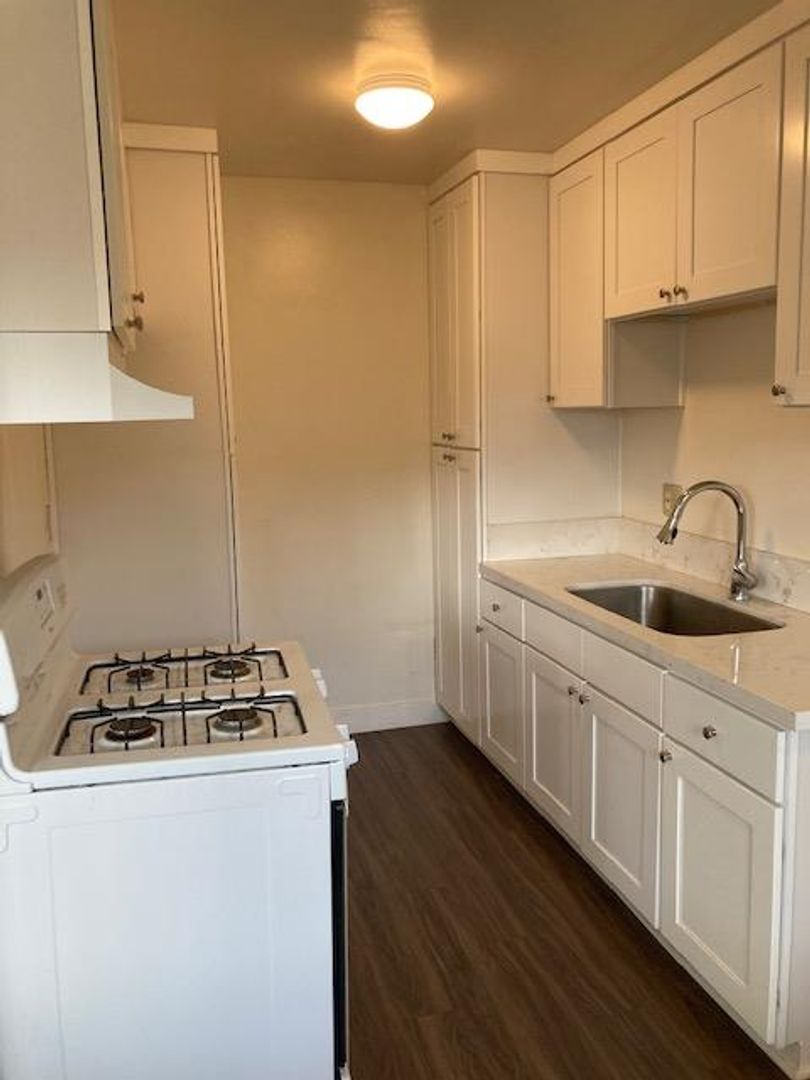 LONG BEACH Apartment: 1126 E. 5TH STREET