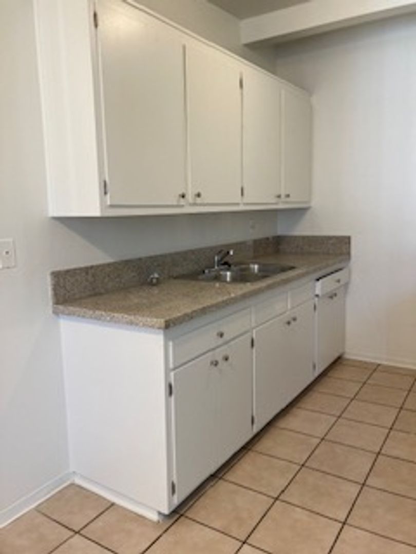 LONG BEACH Apartment: 5020 LINDEN AVENUE