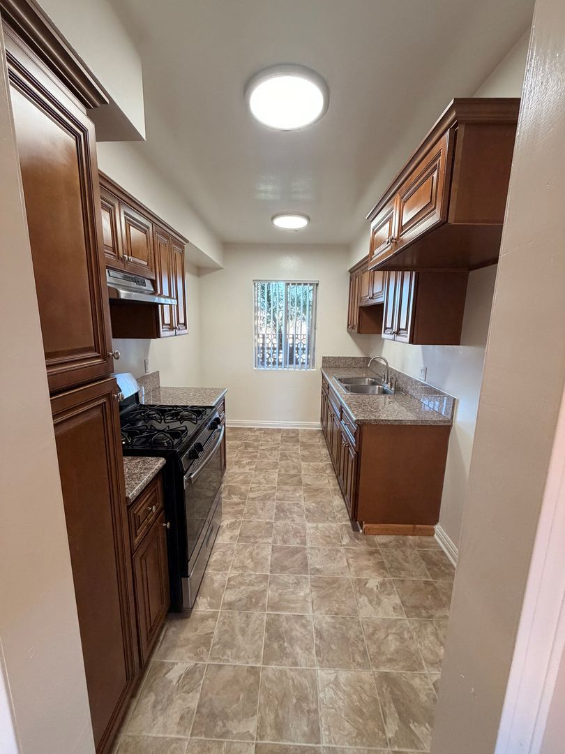 DOWNEY Apartment: 11628 GURLEY AVE