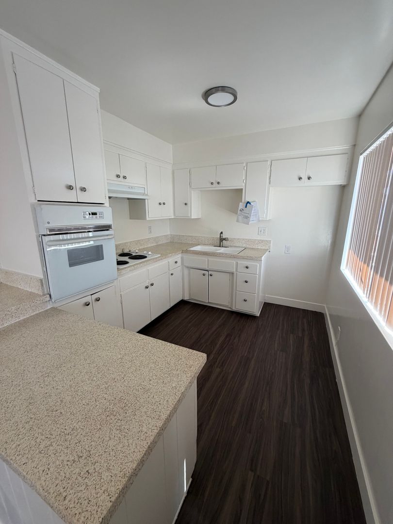 LONG BEACH Apartment: 1137 BENNETT AVE