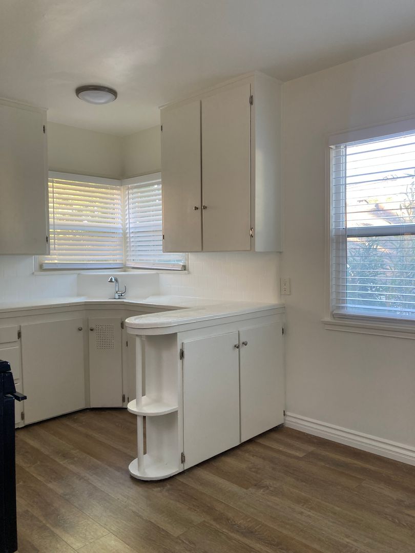 LONG BEACH Apartment: 715 E. 5TH ST