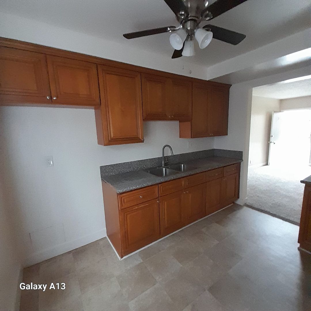 DOWNEY Apartment: 8547 IMPERIAL HIGHWAY