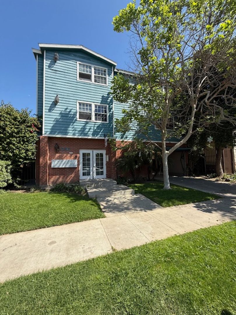 LONG BEACH Apartment: 1030 CORONADO AVE.