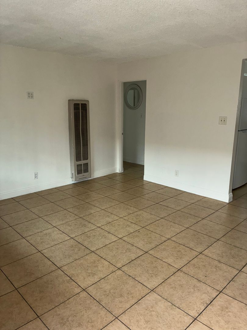 LONG BEACH Apartment: 436-442 E. MARKET